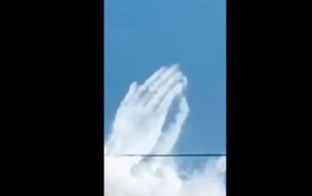 ¿Unas manos rezando aparecieron en el cielo de Siria?, Arzobispo responde