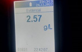 Misiones: En el marco de los dispositivos de seguridad llevados a cabo en toda la Provincia, un automovilista conducía con 2,57 de alcohol en sangre, colisionó contra otro automóvil y terminó detenido