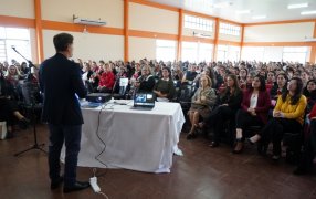 Apóstoles: Capacitación en Educación y Tecnología en el Polo Universitario