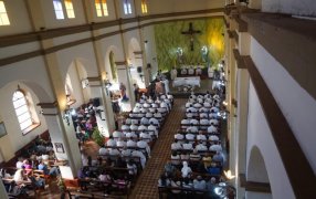 Apóstoles vivió una emotiva Misa Crismal con fuerte presencia de la comunidad religiosa