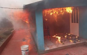 Incendio de vivienda en la localidad misionera de Campo Viera sin lesionados, sin embargo las pérdidas fueron totales