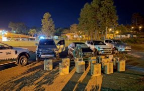 Gendarmería Nacional secuestró 14 mil paquetes de cigarrillos, además de cuatro vehículos robados