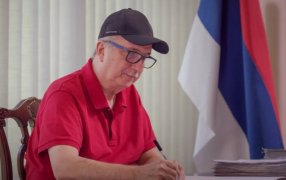 Misiones: El Gobernador Passalacqua decretó la prohibición de compra de vehículos en la administración pública