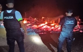 Un presunto incendio intencional destruyó una vivienda y detuvieron al que sería el acusado, fue en la localidad de El Soberbio