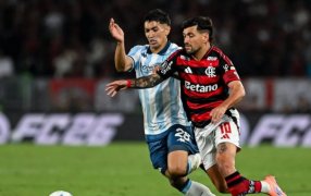 Copa Libertadores: En el mítico Estadio Maracaná, Racing Club aguantó y cayó por la mínima ante Flamengo pero la serie quedó abierta