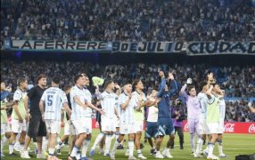 Racing Club hizo la épica, ganó y dejó a River Plate afuera del Torneo Clausura y casi sin Copa Libertadores