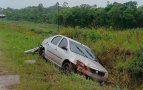 Misiones: Siniestro vial que involucró una camioneta y un automóvil sobre la Ruta Nacional N° 14 en el Municipio misionero de Aristóbulo del Valle, ambos conductores resultaron ilesos