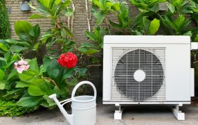 Cómo reutilizar el agua del aire acondicionado: ¿Se la puede utilizar en riego de plantas, limpieza de pisos y superficies e incluso para lavar el automóvil?