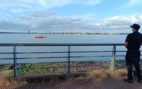 Investigan un siniestro náutico en el Río Paraná frente a la Costanera de la ciudad de Posadas, colisionaron una lancha y una moto de agua