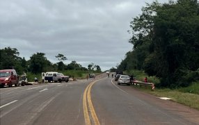 Se normalizó la circulación sobre la Ruta Nacional N° 12 tras el vuelco de un camión en jurisdicción del Municipio misionero de Caraguatay