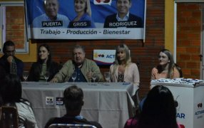 Ramón Puerta continúa su recorrido por el norte de la provincia de Misiones y mantuvo reuniones con vecinos en las localidades de Colonia Victoria y San Pedro
