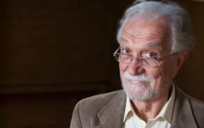 Murió Ernesto Acher, integrante de Les Luthiers y creador de La Banda Elástica, fue actor, músico, compositor, director orquestal y tenía 86 años