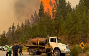 Incendios en Chubut: Cortaron la ruta 40 por el avance de las llamas y el pronóstico es poco alentador
