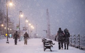 La ciudad de Nueva York se prepara para afrontar una histórica tormenta de nieve en medio del temporal que azota a Estados Unidos