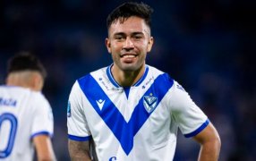 Vélez Sarsfield se impuso ante Central Córdoba de Santiago del Estero y recuperó la punta de la Zona A del Torneo Apertura