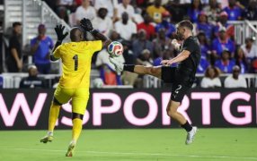 En la antesala al Mundial 2026, Nueva Zelanda cayó goleada ante Haití: Cómo jugó Tim Payne, el "ídolo" viral