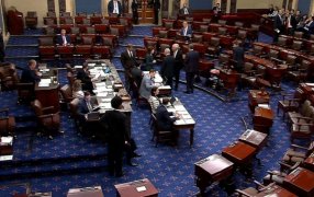 El Senado de Estados Unidos vota a favor de poner fin al cierre del Gobierno y envía el Proyecto de Ley a la Cámara de Representantes