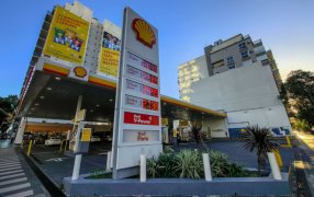 Se confirmó la venta de 894 estaciones de servicio Shell en el país: un grupo suizo pagó 1.420 millones de dólares