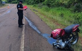 Colisión entre una motocicleta y una camioneta sobre la Ruta Provincial Nº 13, en la localidad de El Soberbio terminó con una víctima fatal