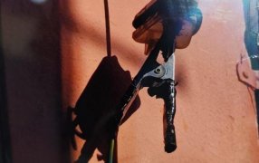 Manipulación de conexión irregular habría causado el fallecimiento de un hombre en la ciudad de Posadas