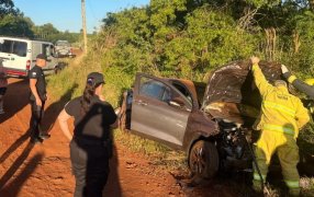 General Alvear: Tres lesionados tras despiste sobre la Ruta Provincial Nº 5, el vehículo derrapó, salió de la calzada y cayó hacia la banquina impactando contra un barranco