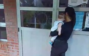 Apóstoles: La Policía de Misiones resguardó a un bebé de siete meses que había quedado solo en una vivienda
