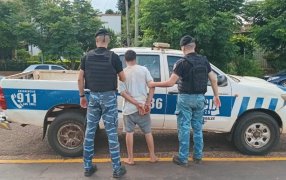 Apóstoles: Un individuo de 34 años, amenazó con un cuchillo a su madre de 78 años, quiso resistirse a una patrulla policial y terminó preso