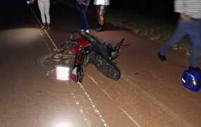 Candelaria: Tres personas resultaron lesionadas en un siniestro vial entre motocicleta y peatón sobre la Ruta Nacional N° 12 a la altura de un aserradero