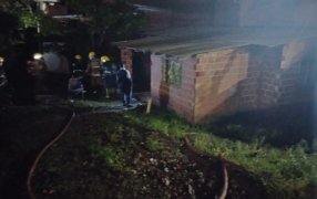Misiones: Bomberos sofocaron un principio de incendio de una vivienda en la localidad de Puerto Rico, no hubo personas lesionadas
