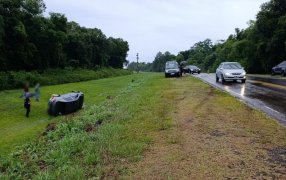 Despiste sobre la Ruta Nacional N° 12, en jurisdicción de la localidad de San Ignacio, sin que se registraran personas lesionadas