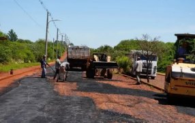 Apóstoles: La Municipalidad comenzó el bacheo y asfaltado en el acceso al Barrio Cruz del Gallo para mejorar tránsito y seguridad vial