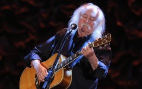 Muere David Crosby, legendario cantante y compositor, a los 81 años