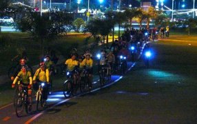 Viernes de cicloturismo nocturno en Posadas