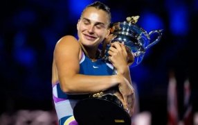 La tenista bielorrusa Aryna Sabalenka se quedó con el Abierto de Australia y festejó su primer Grand Slam