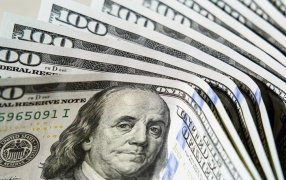 El dólar blue salta este martes 12 pesos y se vende a 420 pesos, por encima del cierre del lunes, día en el que ya había subido 8 pesos