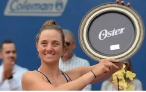 Nadia Podoroska, campeona en Cali, un título muy esperado y valioso para el tenis femenino argentino