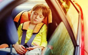 Mes de las infancias: ¿De qué manera viajo seguro en el auto con mis hijos?