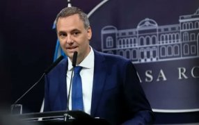 Manuel Adorni anunció que se extiende la suspensión de la pauta oficial por un año más