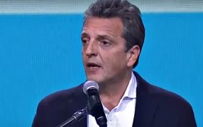 Devaluación del dólar: El oficial supera los 350 pesos, el ahorro llega a 635 pesos y el blue está en 695 pesos