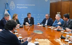 Sergio Massa anunció un acuerdo con las petroleras para congelar el precio de los combustibles hasta después de las elecciones