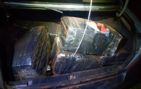 Misiones: Persecución policial sobre la Ruta Nacional N° 14 culminó con el despiste de un automóvil repleto de droga