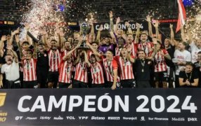 Alegría pincharrata: Estudiantes de La Plata sumó un nuevo título, goleó a Vélez Sarsfield y se coronó en el Trofeo de Campeones