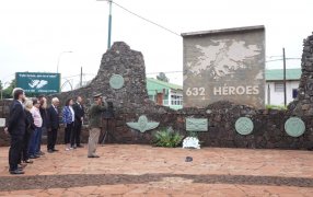 Misiones;: La ciudad de Apóstoles rindió homenaje a los Héroes de Malvinas, la Intendente María Eugenia Safrán encabezó el acto