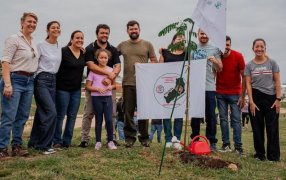 Compromiso con el ambiente y la comunidad: Candidato a Concejal Daniel Vigo, participó de la plantación de árboles realizada en el Parque Lineal en el Barrio posadeño de Itaembé Guazú