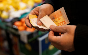 El Gobierno Nacional definió el valor del salario mínimo y los aumentos escalonados para los primeros meses del 2025