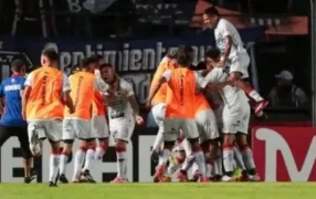 Copa Argentina: Partido de locos y batacazo en Santa Fe, Deportivo Armenio eliminó a Talleres de Córdoba por penales