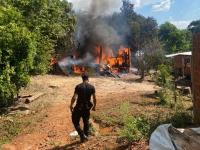 Incendio destruyó una viv