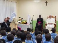 Emotiva visita del Papa L