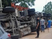 Misiones: Un camión volcó