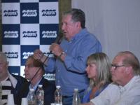 En un acto cargado de mís